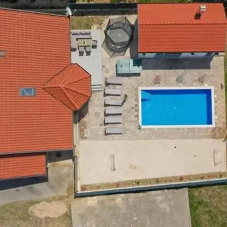 Ana With Pool And Jacuzzi Apartment