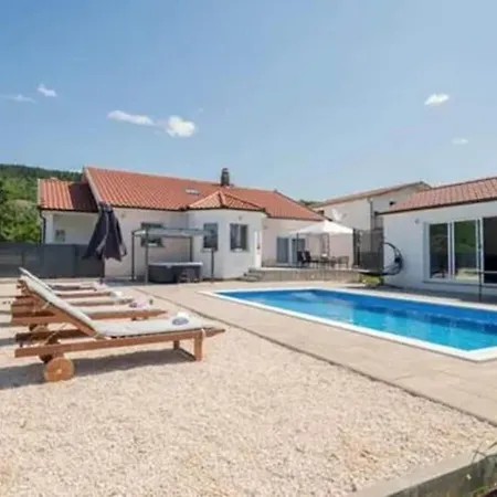 Apartment Ana With Pool And Jacuzzi